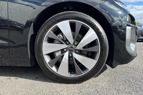  Audi A6 E-Tron Avant 100kWh Performance S line Auto 5dr Thumbnail #10