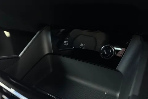  Audi A6 E-Tron Avant 100kWh Performance S line Auto 5dr Thumbnail #33