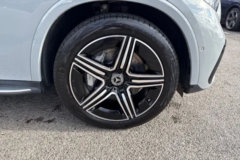 DN25WCX Mercedes-Benz Glc 2.0 GLC300h MHEV AMG Line (Premium) G-Tronic+ 4MATIC Euro 6 (s/s) 5dr Thumbnail #10