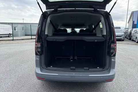 DG74CZP Volkswagen Caddy Maxi 2.0 TDI 122 Life 5dr DSG Thumbnail #8