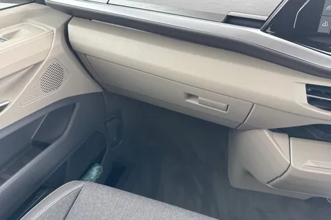 19 of 63 for Volkswagen California Ocean T7 SWB 150 PS DSG - 19' Wheels/Tow Pack