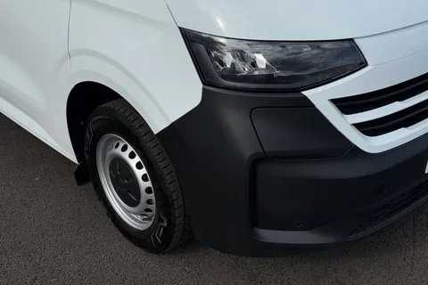 16 of 56 for VOLKSWAGEN TRANSPORTER 100kW 65kWh Commerce Plus Van Auto