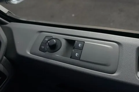 17 of 56 for VOLKSWAGEN TRANSPORTER 100kW 65kWh Commerce Plus Van Auto