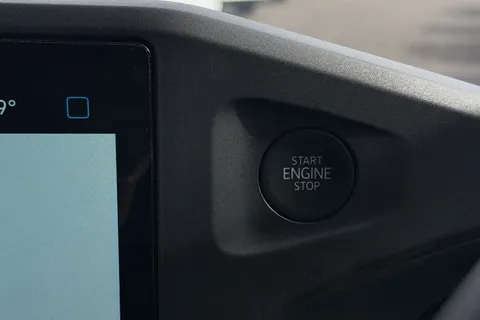 40 of 56 for VOLKSWAGEN TRANSPORTER 100kW 65kWh Commerce Plus Van Auto