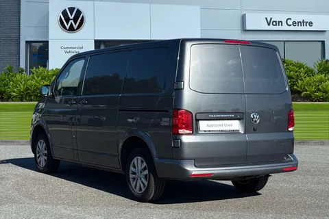 DG74CYA Volkswagen Transporter 2.0 TDI 150 Highline Van Thumbnail #3