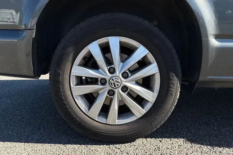 DG74CYA Volkswagen Transporter 2.0 TDI 150 Highline Van Thumbnail #11