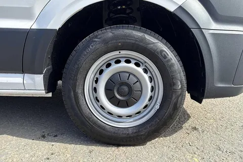 PE25VMR Volkswagen Crafter CR35 Panel van Commerce MWB 140 PS 2.0 TDI 6sp Manual FWD Thumbnail #6