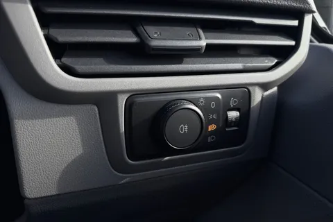 MF25JWO Volkswagen Transporter 2.0 TDI 150 Commerce Plus Van Thumbnail #40