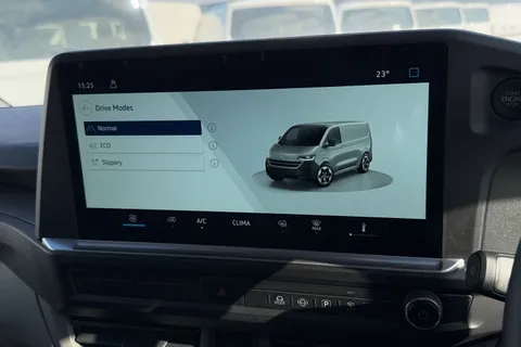 MF25JWO Volkswagen Transporter 2.0 TDI 150 Commerce Plus Van Thumbnail #50