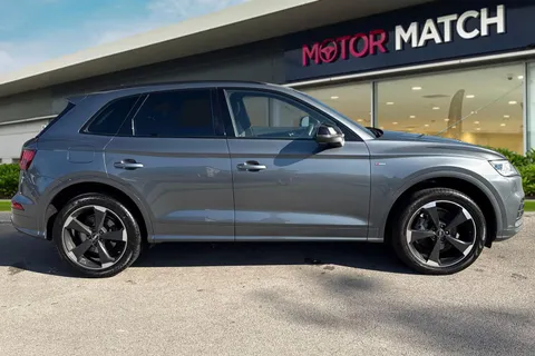 FL69KFR Audi Q5 2.0 TDI 40 Black Edition S Tronic quattro Euro 6 (s/s) 5dr Thumbnail #4