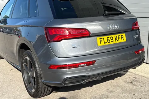 FL69KFR Audi Q5 2.0 TDI 40 Black Edition S Tronic quattro Euro 6 (s/s) 5dr Thumbnail #8