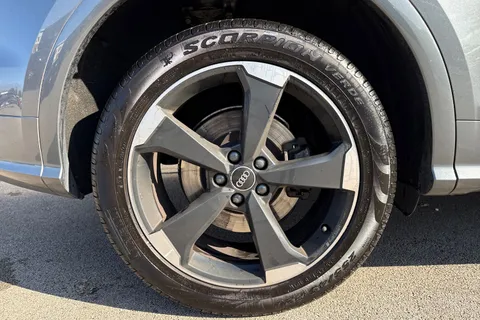 FL69KFR Audi Q5 2.0 TDI 40 Black Edition S Tronic quattro Euro 6 (s/s) 5dr Thumbnail #10