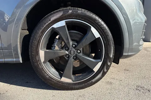 FL69KFR Audi Q5 2.0 TDI 40 Black Edition S Tronic quattro Euro 6 (s/s) 5dr Thumbnail #11