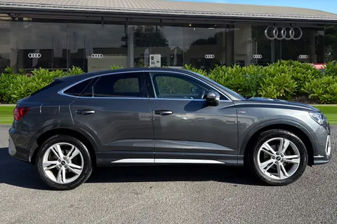 PY23EFR Audi Q3 S line 35 TFSI 150 PS S tronic Thumbnail #6