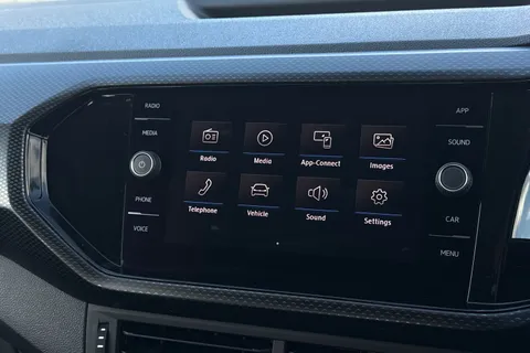 17 of 46 for VOLKSWAGEN T-CROSS 1.0 TSI 115 SE 5dr