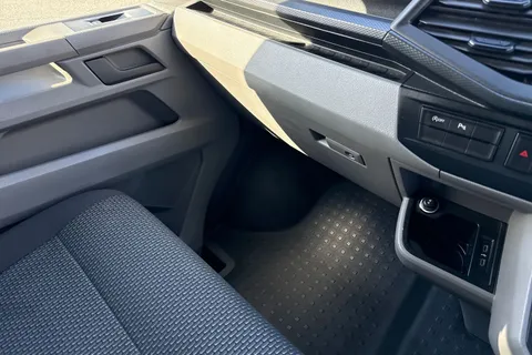 DA24BBX Volkswagen Transporter 2.0 TDI 110 Highline Van Thumbnail #21