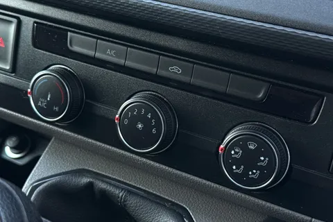 DA24BBX Volkswagen Transporter 2.0 TDI 110 Highline Van Thumbnail #23