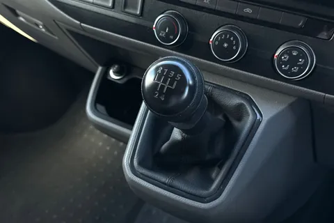 DA24BBX Volkswagen Transporter 2.0 TDI 110 Highline Van Thumbnail #24