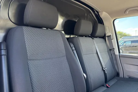 DA24BBX Volkswagen Transporter 2.0 TDI 110 Highline Van Thumbnail #25