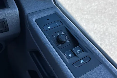 DA24BBX Volkswagen Transporter 2.0 TDI 110 Highline Van Thumbnail #33