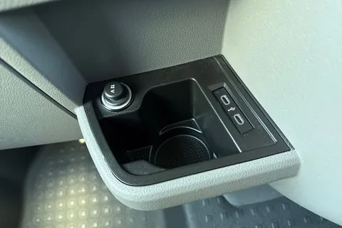 DA24BBX Volkswagen Transporter 2.0 TDI 110 Highline Van Thumbnail #42