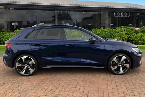 Audi A3 2.0 TDI Black Edition Sportback S Tronic Euro 6 (s/s) 5dr Thumbnail #4