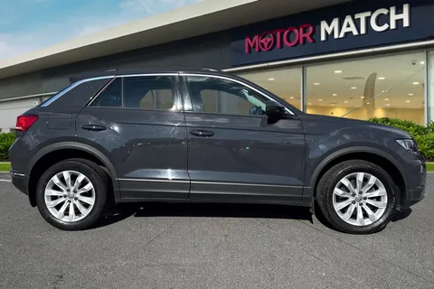 BV70YHY Volkswagen T-Roc 2.0 TDI SE DSG Euro 6 (s/s) 5dr Thumbnail #4
