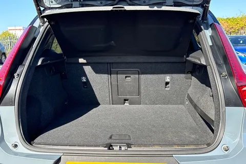 KR20WXT Volvo Xc40 1.5h T5 Twin Engine Recharge 10.7kWh R-Design Pro Auto Euro 6 (s/s) 5dr Thumbnail #7