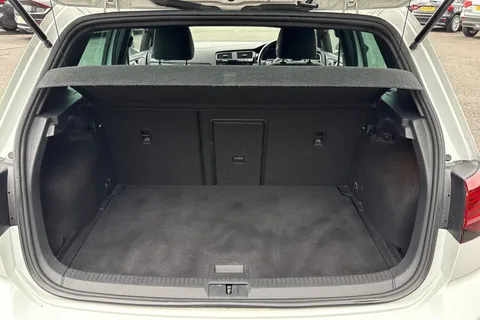 VE69CKN Volkswagen Golf 2.0 TSI R DSG 4Motion Euro 6 (s/s) 5dr Thumbnail #7