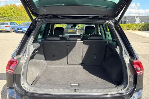 GJ70TXB Volkswagen Tiguan 2.0 TDI R-Line Tech Euro 6 (s/s) 5dr Thumbnail #7