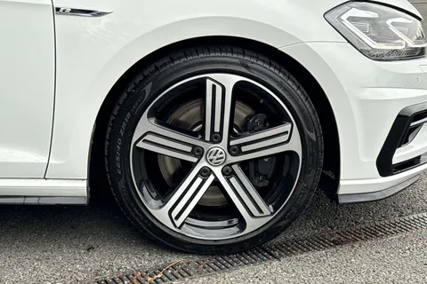 VE69CKN Volkswagen Golf 2.0 TSI R DSG 4Motion Euro 6 (s/s) 5dr Thumbnail #10