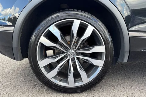 GJ70TXB Volkswagen Tiguan 2.0 TDI R-Line Tech Euro 6 (s/s) 5dr Thumbnail #11