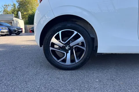 YG18FSA PEUGEOT 108 1.2 PureTech Collection Euro 6 3dr Thumbnail #7