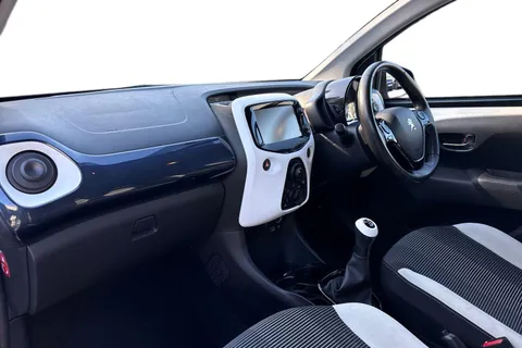 YG18FSA PEUGEOT 108 1.2 PureTech Collection Euro 6 3dr Thumbnail #9