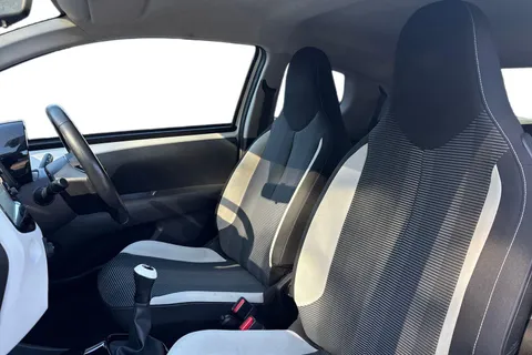 YG18FSA PEUGEOT 108 1.2 PureTech Collection Euro 6 3dr Thumbnail #11