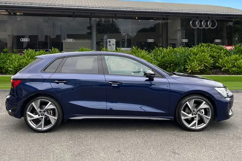 DF74RGO Audi A3 Black Edition 35 TFSI 150 PS S tronic Thumbnail #4