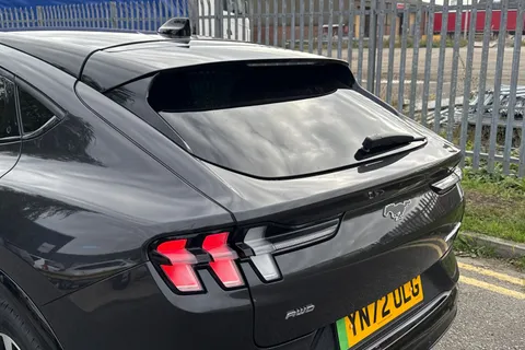 YN72OLG Ford Mustang Mach-E Extended Range 91kWh AWD 5dr Thumbnail #8