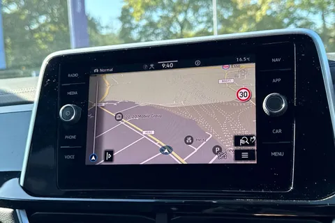 KP25OOW Volkswagen T-Roc 2.0 TDI 150 EVO R-Line 5dr DSG | Rear View Camera | Heated Seats Thumbnail #18