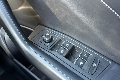 KP25OOW Volkswagen T-Roc 2.0 TDI 150 EVO R-Line 5dr DSG | Rear View Camera | Heated Seats Thumbnail #26