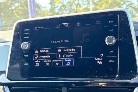 KP25OOW Volkswagen T-Roc 2.0 TDI 150 EVO R-Line 5dr DSG | Rear View Camera | Heated Seats Thumbnail #31