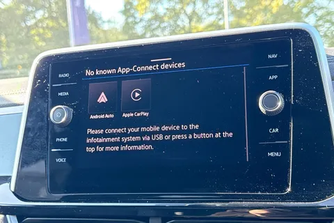 KP25OOW Volkswagen T-Roc 2.0 TDI 150 EVO R-Line 5dr DSG | Rear View Camera | Heated Seats Thumbnail #32