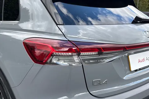 PL21HLW Audi Q4 e-tron Q4  Launch Edition 40 e-tron  150,00 kW Thumbnail #8