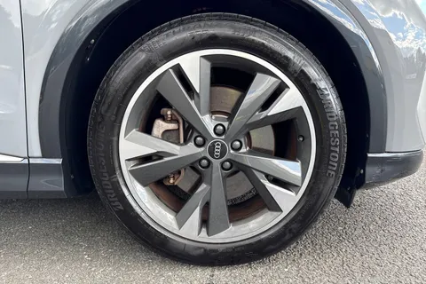 PL21HLW Audi Q4 e-tron Q4  Launch Edition 40 e-tron  150,00 kW Thumbnail #10