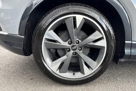 PL21HLW Audi Q4 e-tron Q4  Launch Edition 40 e-tron  150,00 kW Thumbnail #11