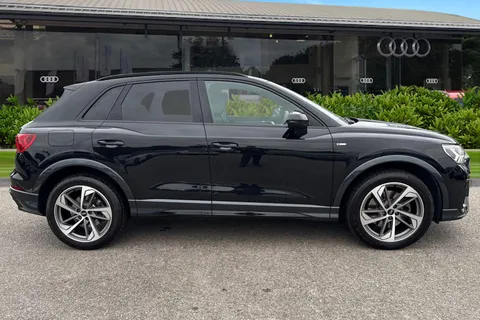 DG22BXX Audi Q3 Black Edition 40 TFSI quattro 190 PS S tronic Thumbnail #4