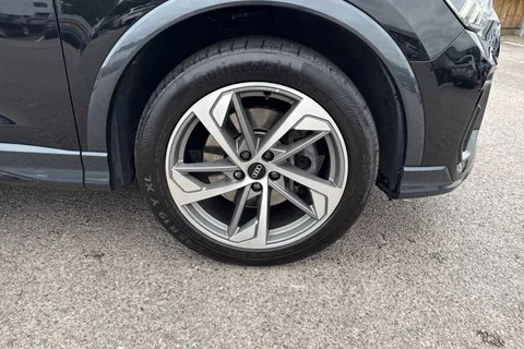 DG22BXX Audi Q3 Black Edition 40 TFSI quattro 190 PS S tronic Thumbnail #10