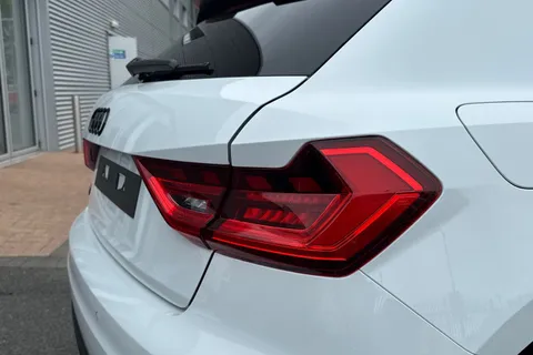 Audi A1 1.0 TFSI 25 Black Edition Sportback Euro 6 (s/s) 5dr Thumbnail #8