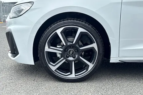 Audi A1 1.0 TFSI 25 Black Edition Sportback Euro 6 (s/s) 5dr Thumbnail #11