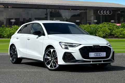 Audi S3 2.0 TFSI Black Edition Sportback S Tronic quattro Euro 6 (s/s) 5dr Thumbnail #2