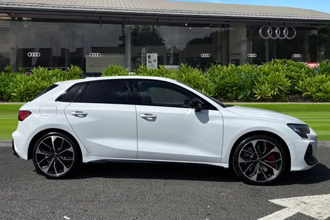 Audi S3 2.0 TFSI Black Edition Sportback S Tronic quattro Euro 6 (s/s) 5dr Thumbnail #4